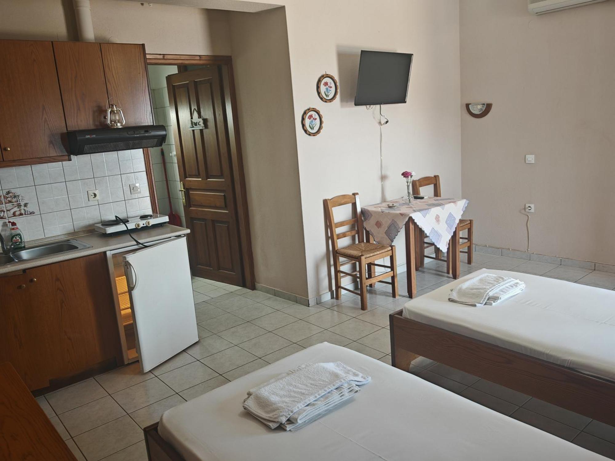 Platanias Hillside Apartment Room photo