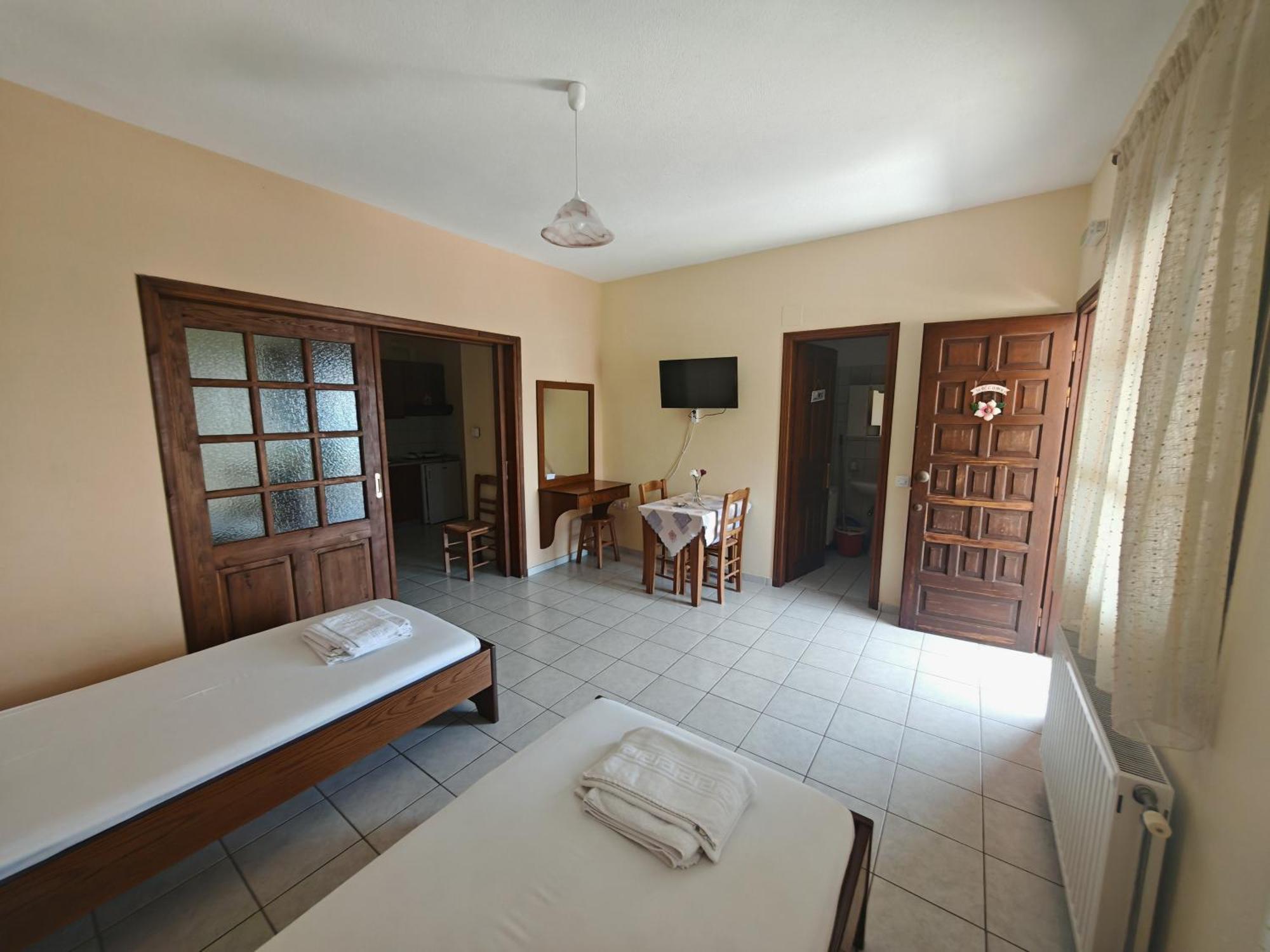 Platanias Hillside Apartment Room photo