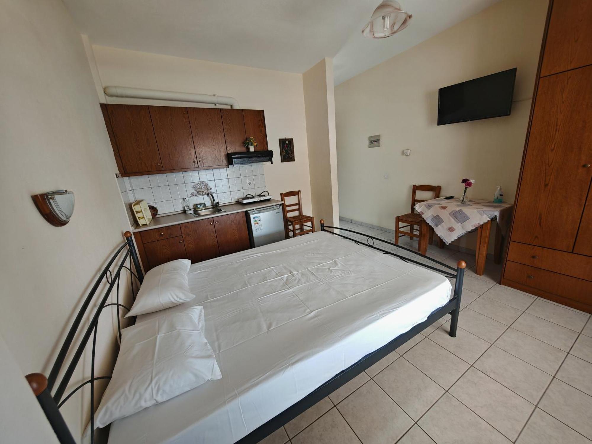 Platanias Hillside Apartment Room photo